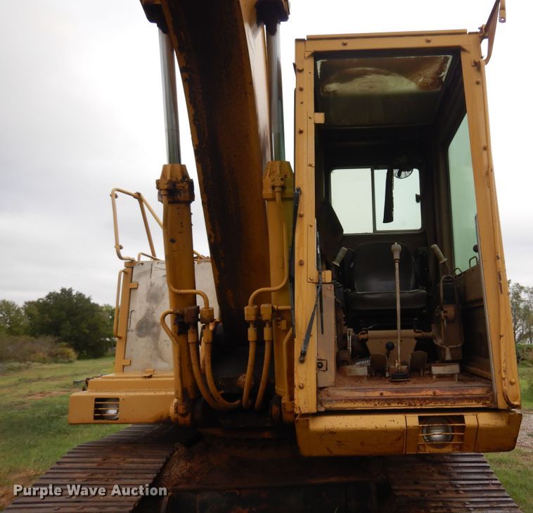 image for item KP9001 1989 Caterpillar 215C excavator