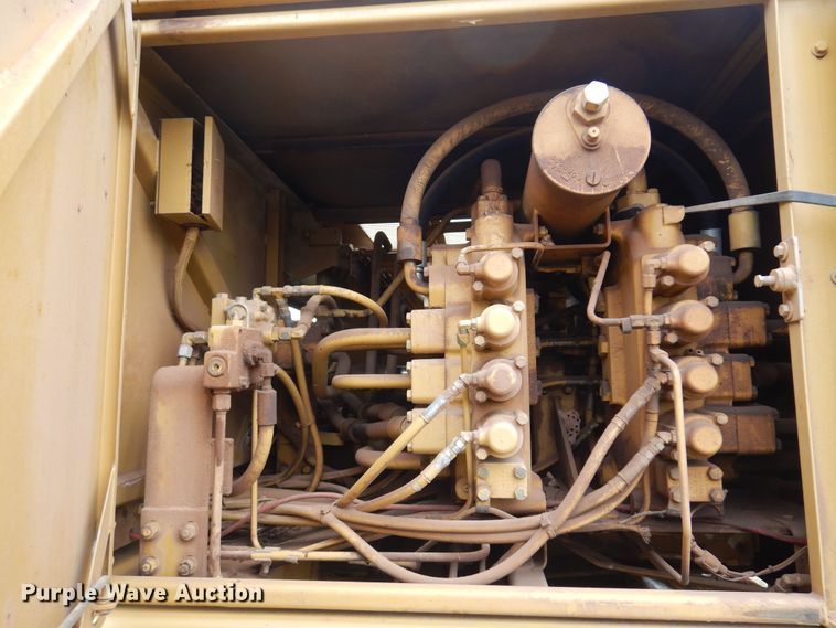 image for item KP9001 1989 Caterpillar 215C excavator