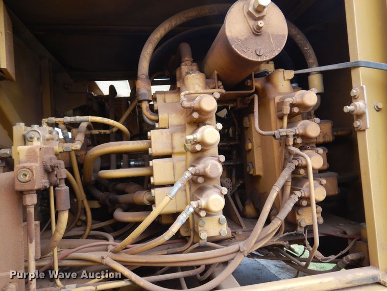 image for item KP9001 1989 Caterpillar 215C excavator