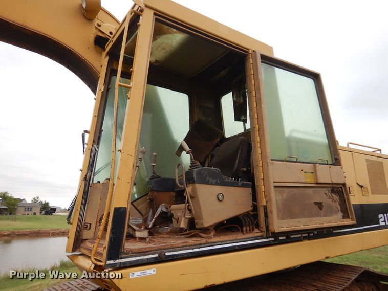 image for item KP9001 1989 Caterpillar 215C excavator