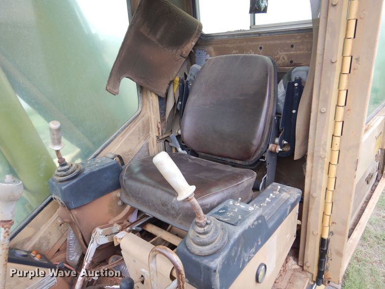 image for item KP9001 1989 Caterpillar 215C excavator