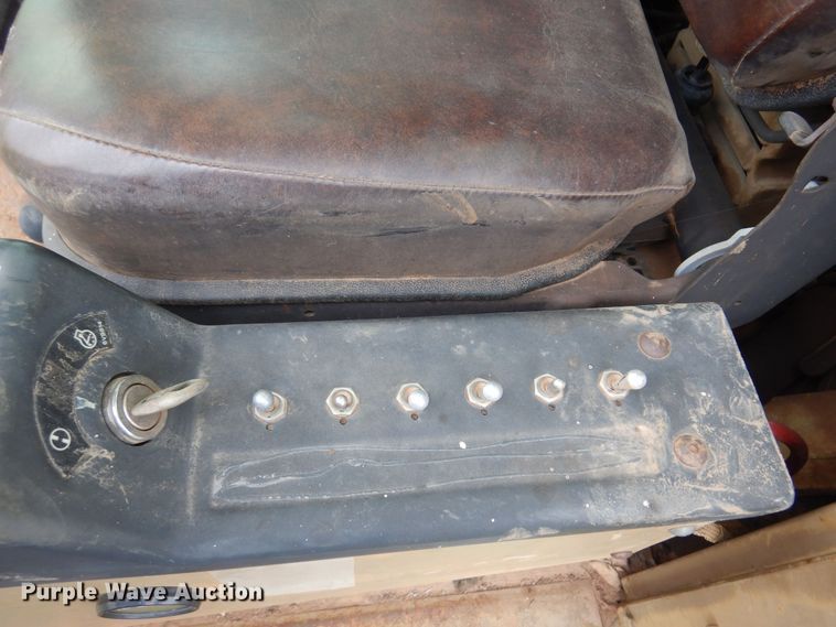 image for item KP9001 1989 Caterpillar 215C excavator