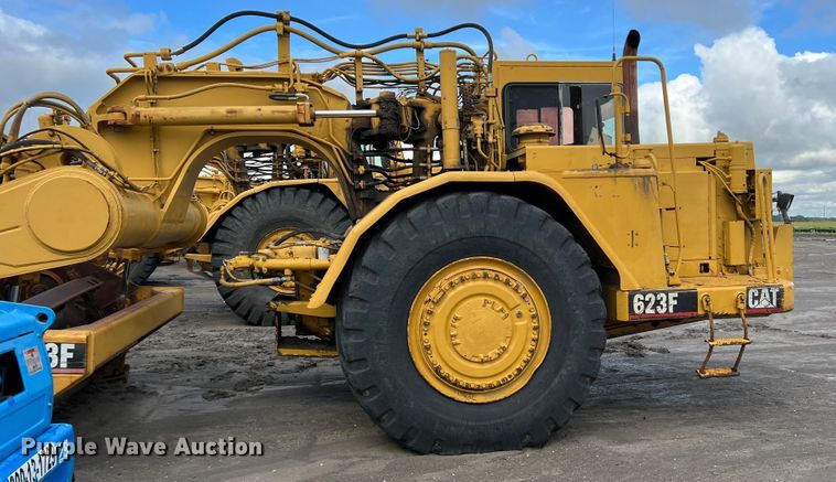 image for item LI9419 1997 Caterpillar 623F  elevating scraper
