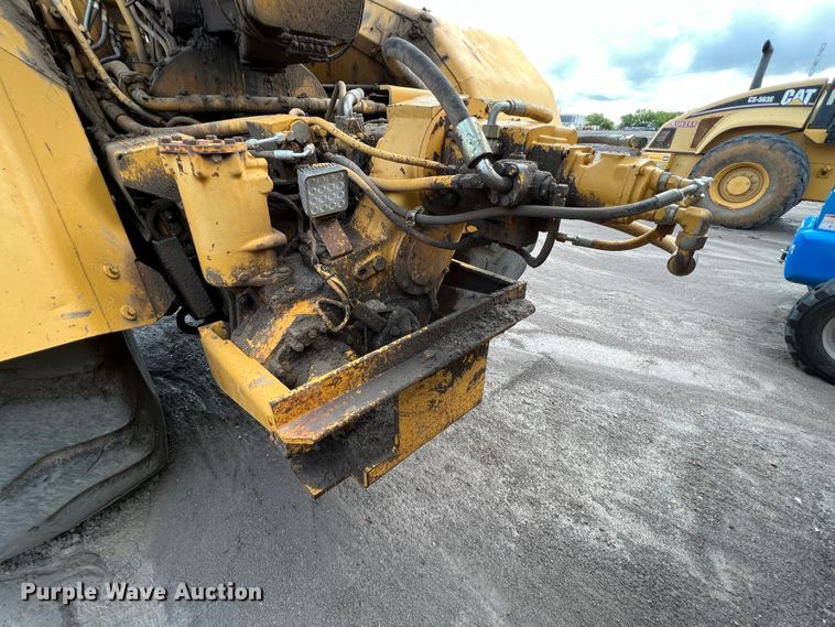 image for item LI9419 1997 Caterpillar 623F  elevating scraper