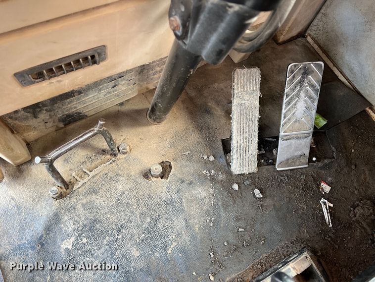 image for item LI9419 1997 Caterpillar 623F  elevating scraper