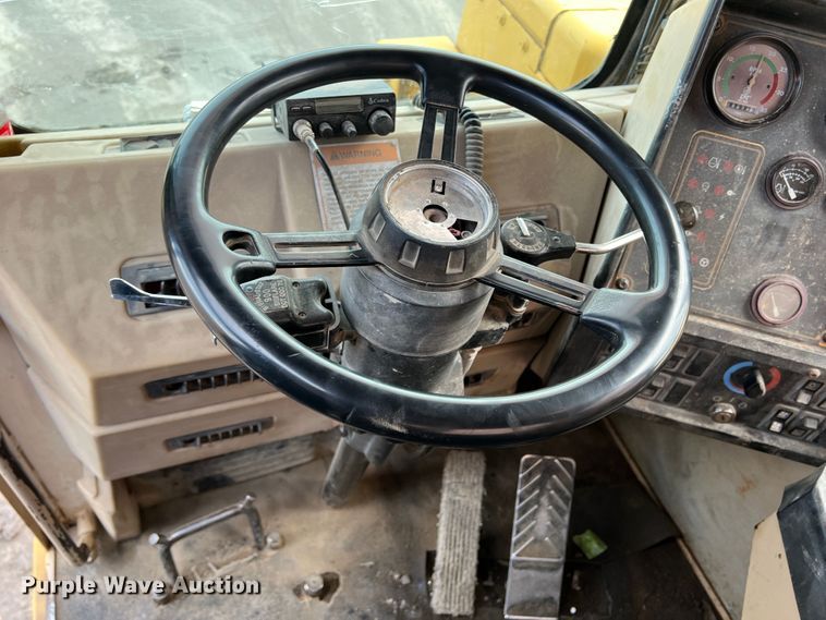 image for item LI9419 1997 Caterpillar 623F  elevating scraper