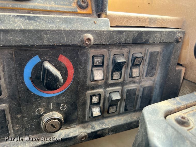 image for item LI9419 1997 Caterpillar 623F  elevating scraper