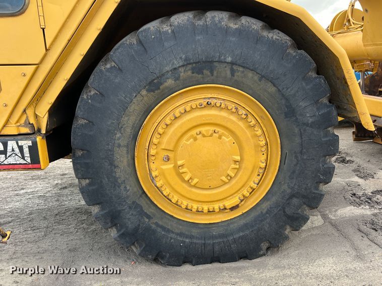 image for item LI9419 1997 Caterpillar 623F  elevating scraper