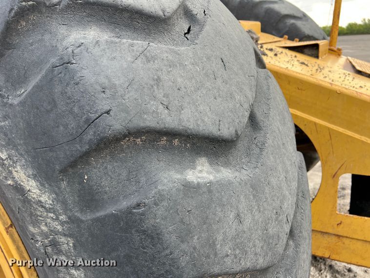 image for item LI9419 1997 Caterpillar 623F  elevating scraper