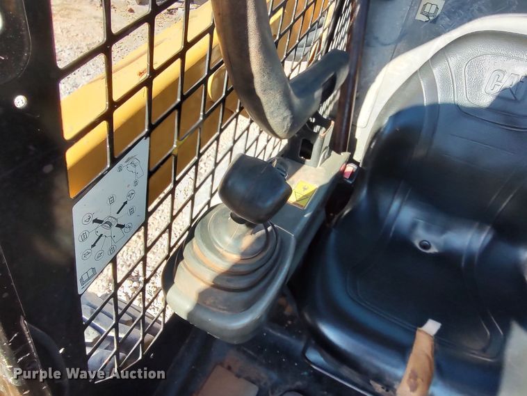 image for item LK9799 2014 Caterpillar 242D  skid steer loader