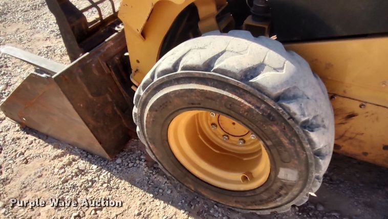 image for item LK9799 2014 Caterpillar 242D  skid steer loader