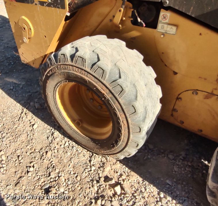 image for item LK9799 2014 Caterpillar 242D  skid steer loader