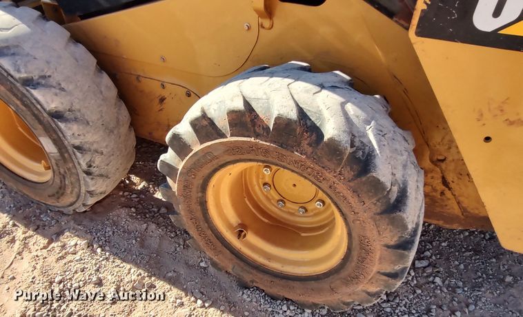 image for item LK9799 2014 Caterpillar 242D  skid steer loader