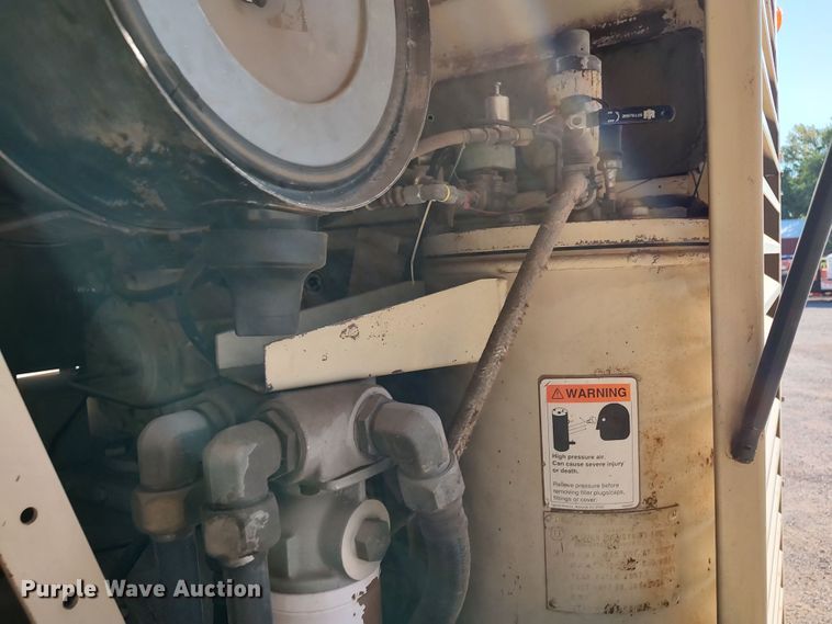 image for item LK9837 1997 Ingersoll Rand XP750WCU  air compressor