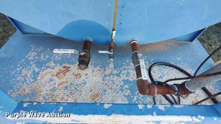 image for item LK9858 2007 Mcdonald  fuel tank