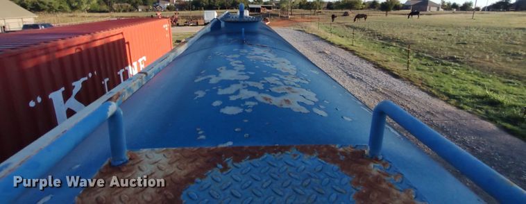 image for item LK9858 2007 Mcdonald  fuel tank