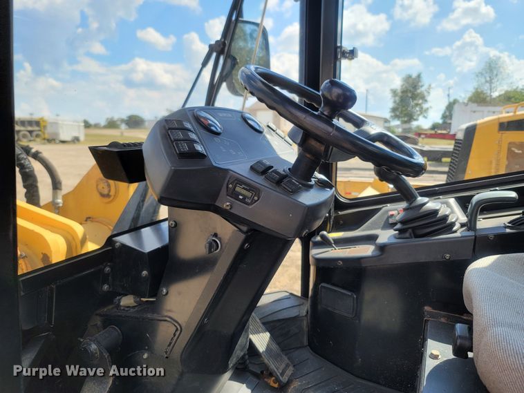 image for item LM9772 2007 Caterpillar 904B  wheel loader