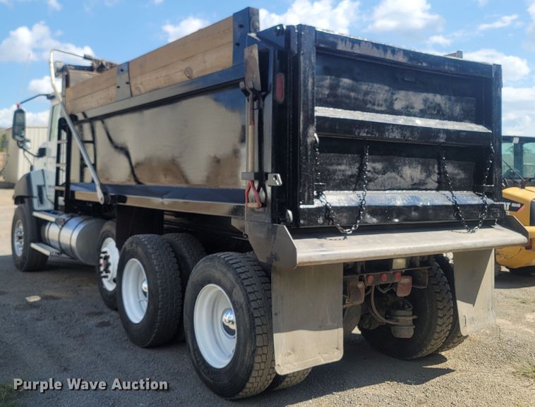 image for item LM9777 2014 Caterpillar CT660  dump truck