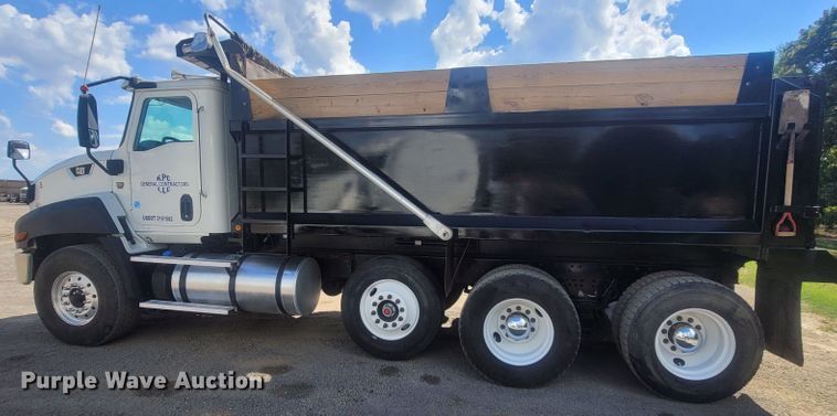 image for item LM9777 2014 Caterpillar CT660  dump truck