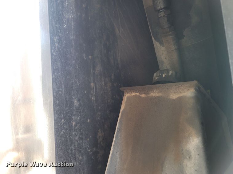 image for item LM9777 2014 Caterpillar CT660  dump truck