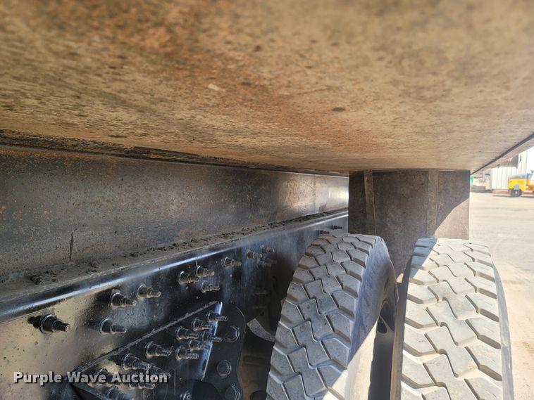 image for item LM9777 2014 Caterpillar CT660  dump truck