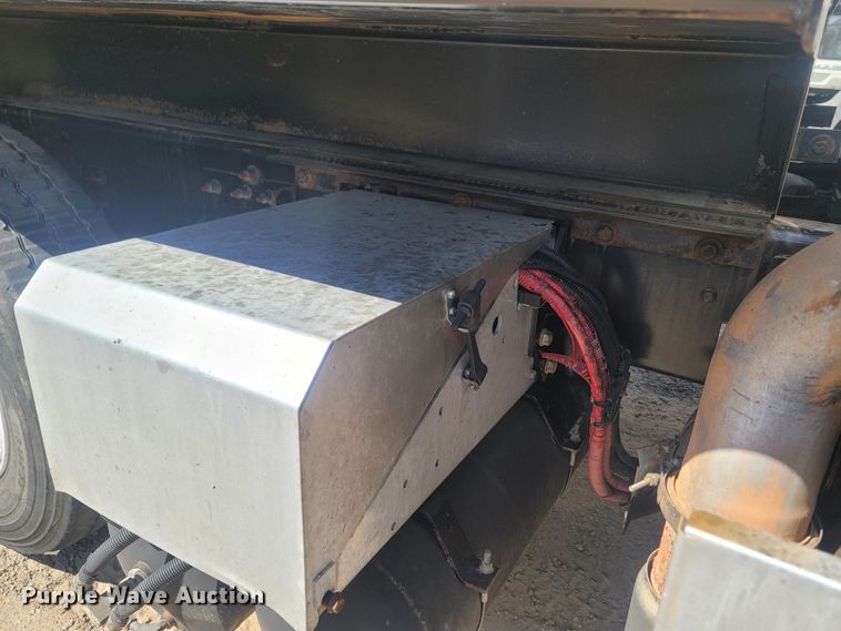 image for item LM9777 2014 Caterpillar CT660  dump truck