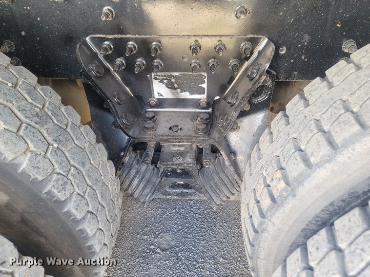 image for item LM9777 2014 Caterpillar CT660  dump truck