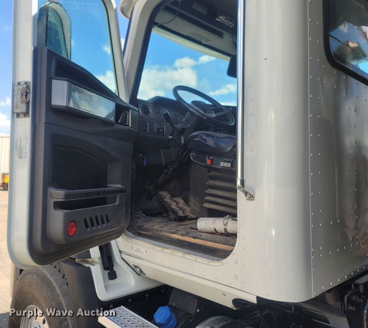 image for item LM9777 2014 Caterpillar CT660  dump truck