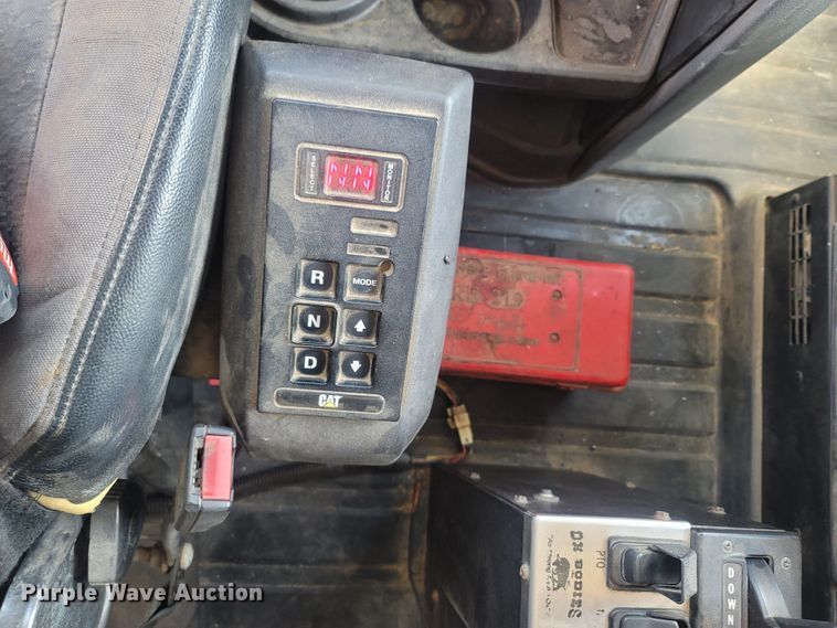 image for item LM9777 2014 Caterpillar CT660  dump truck