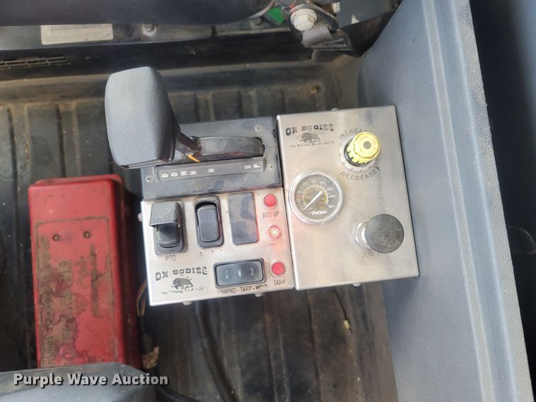 image for item LM9777 2014 Caterpillar CT660  dump truck