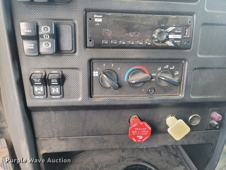 image for item LM9777 2014 Caterpillar CT660  dump truck