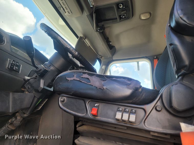 image for item LM9777 2014 Caterpillar CT660  dump truck