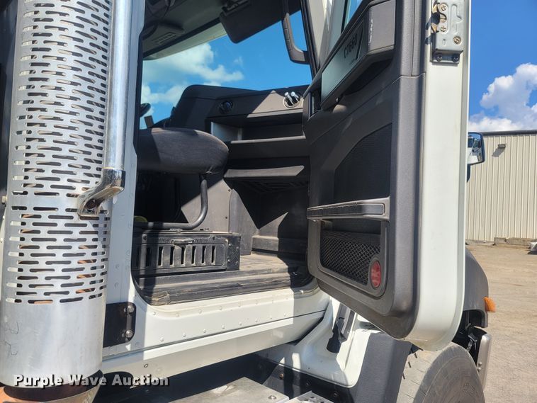 image for item LM9777 2014 Caterpillar CT660  dump truck