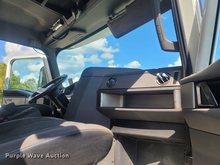 image for item LM9777 2014 Caterpillar CT660  dump truck