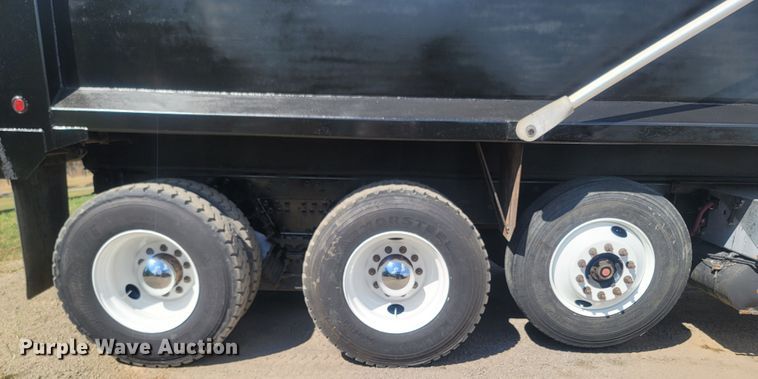 image for item LM9777 2014 Caterpillar CT660  dump truck