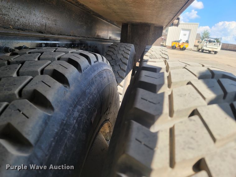 image for item LM9777 2014 Caterpillar CT660  dump truck