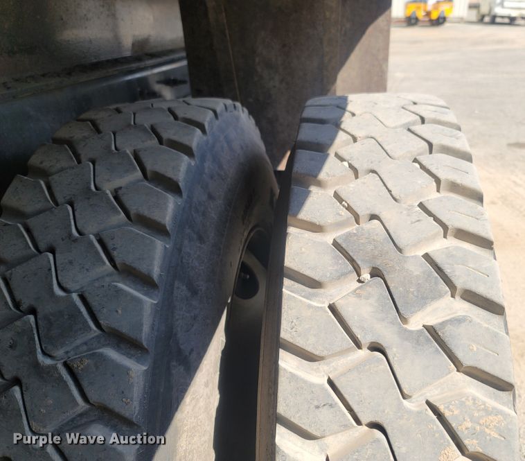 image for item LM9777 2014 Caterpillar CT660  dump truck