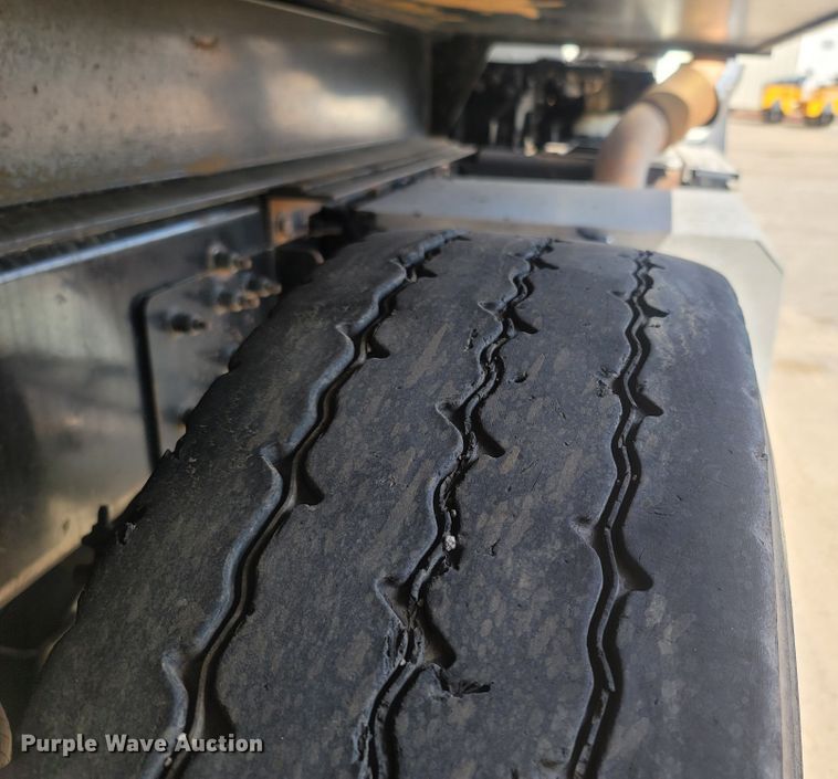 image for item LM9777 2014 Caterpillar CT660  dump truck