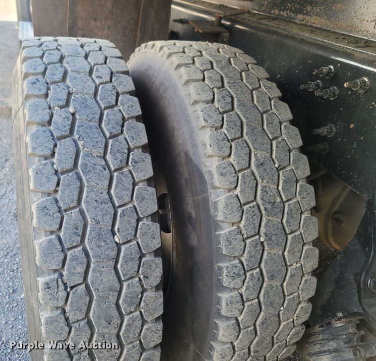 image for item LM9777 2014 Caterpillar CT660  dump truck