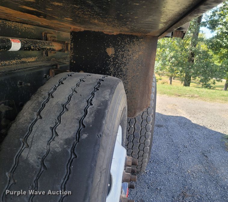 image for item LM9777 2014 Caterpillar CT660  dump truck