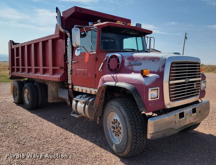image for item LO9047 1988 Ford LT9000  dump truck