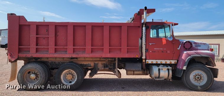 image for item LO9047 1988 Ford LT9000  dump truck