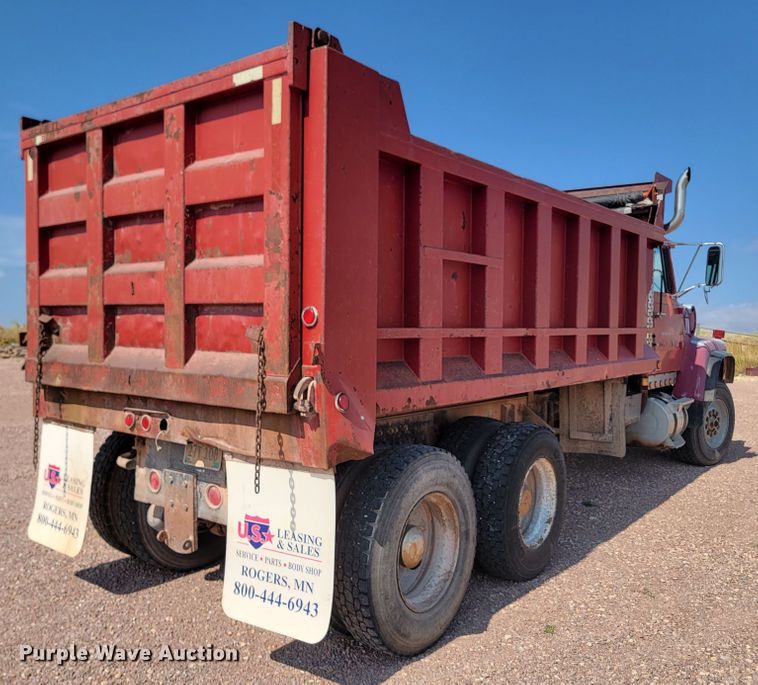 image for item LO9047 1988 Ford LT9000  dump truck