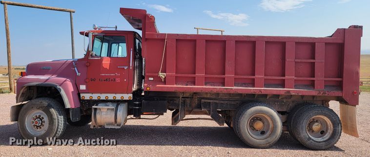 image for item LO9047 1988 Ford LT9000  dump truck