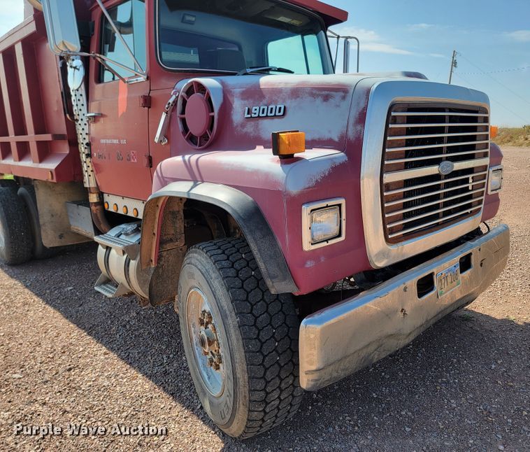 image for item LO9047 1988 Ford LT9000  dump truck