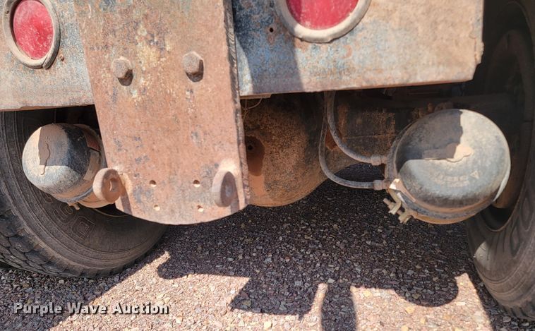 image for item LO9047 1988 Ford LT9000  dump truck