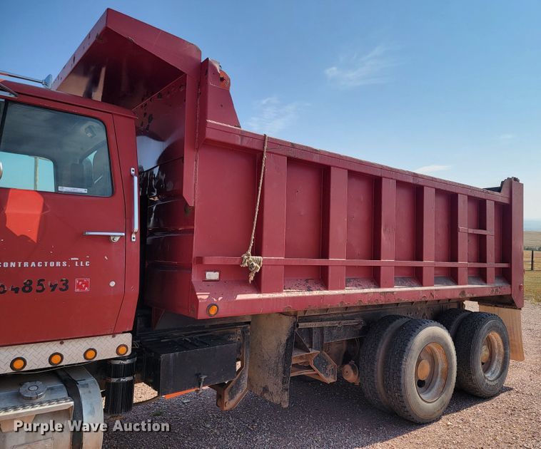 image for item LO9047 1988 Ford LT9000  dump truck