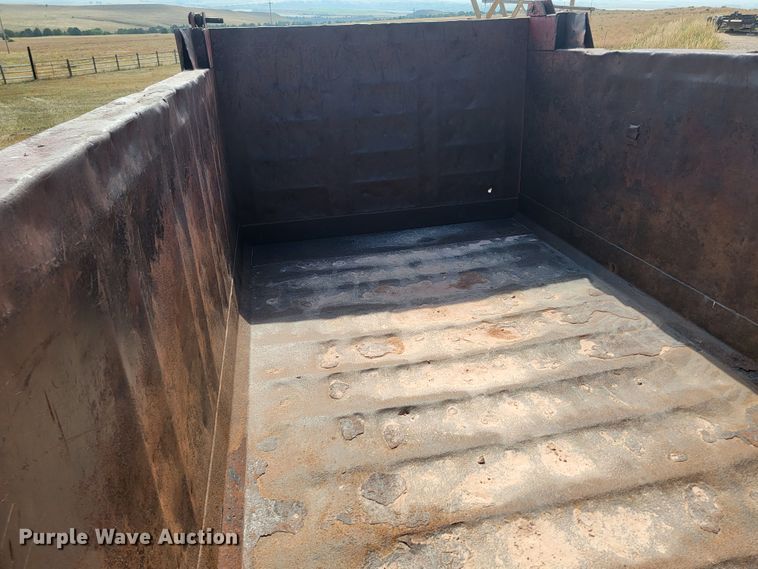 image for item LO9047 1988 Ford LT9000  dump truck