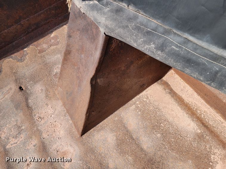 image for item LO9047 1988 Ford LT9000  dump truck