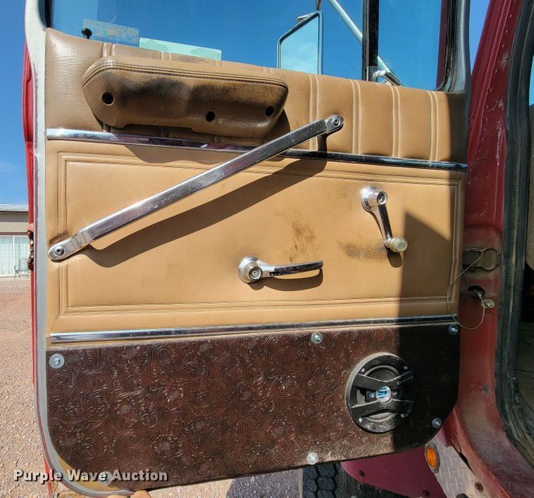 image for item LO9047 1988 Ford LT9000  dump truck